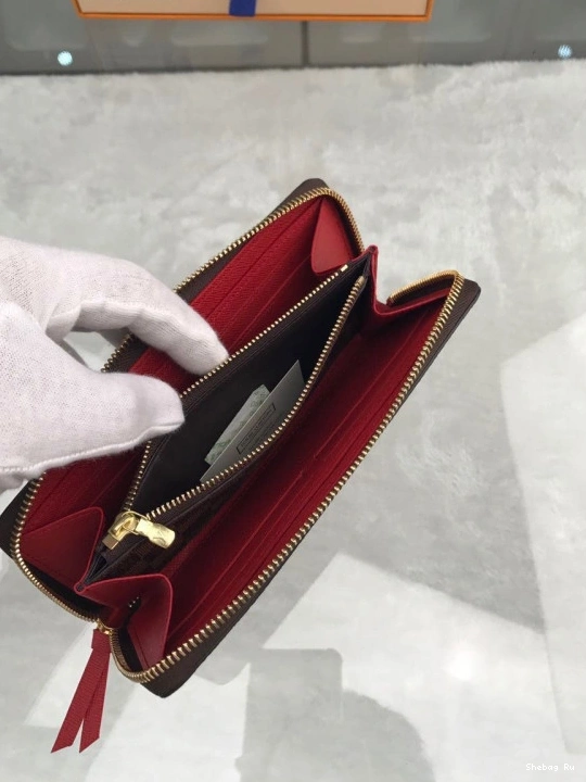 LOUIS VUITTON ZIPPY 0803